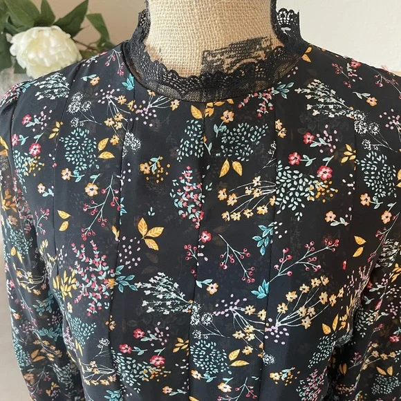 Lauren Conrad Ladies long sleeve, lace neck, with pleated skirt. Fully lined NWT - Picture 9 of 11